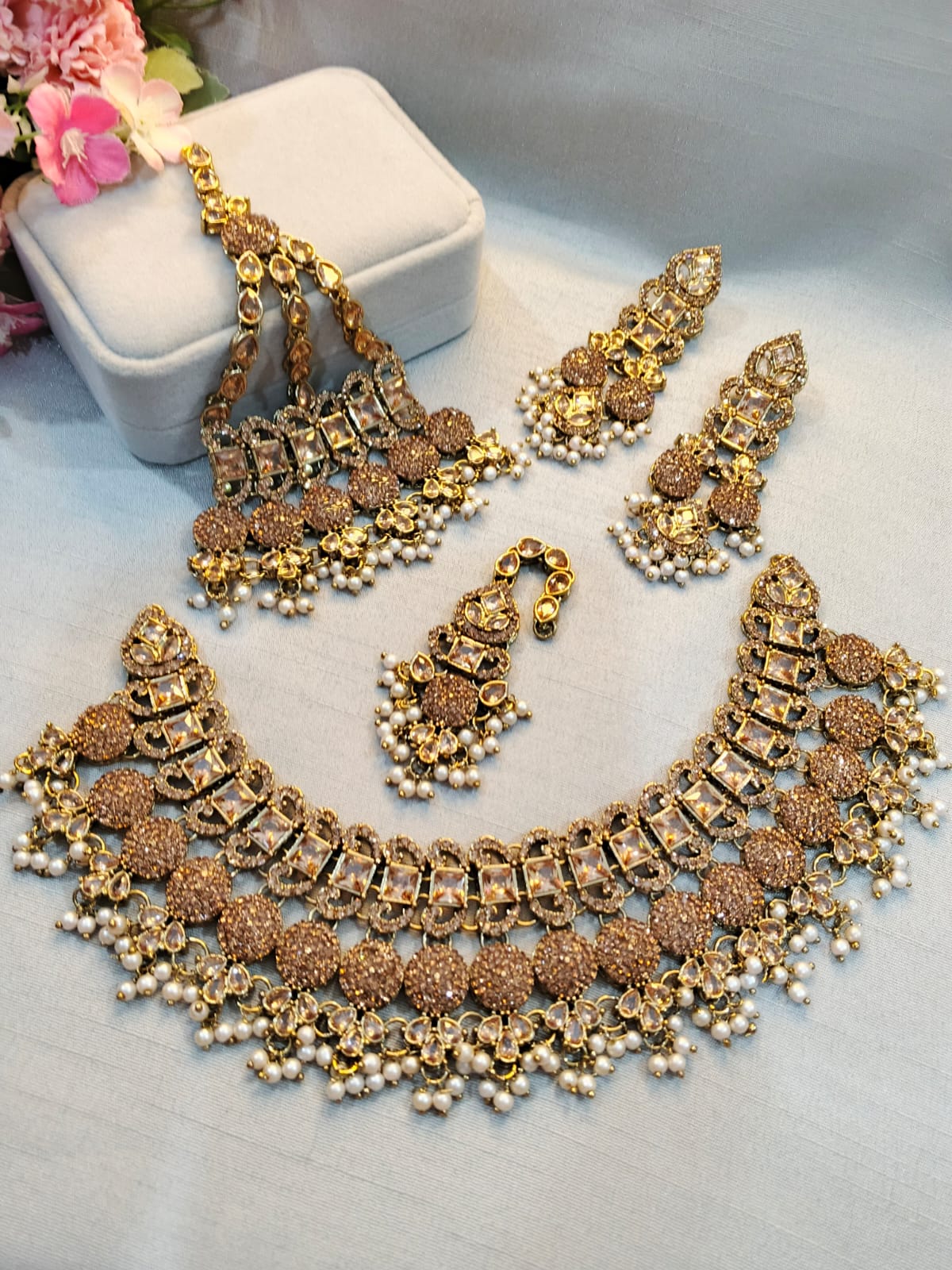 Flexible mini bridal set with jhoomar, tikka and earrings in Champagne Gold